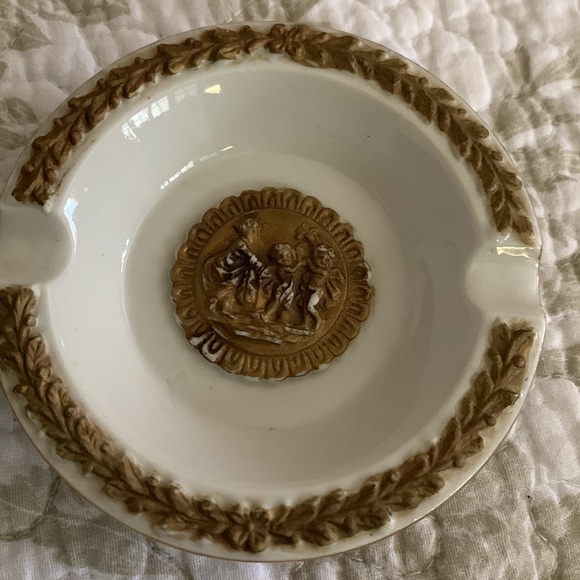 2 Small Decorative Ashtrays - Picture 3 of 4